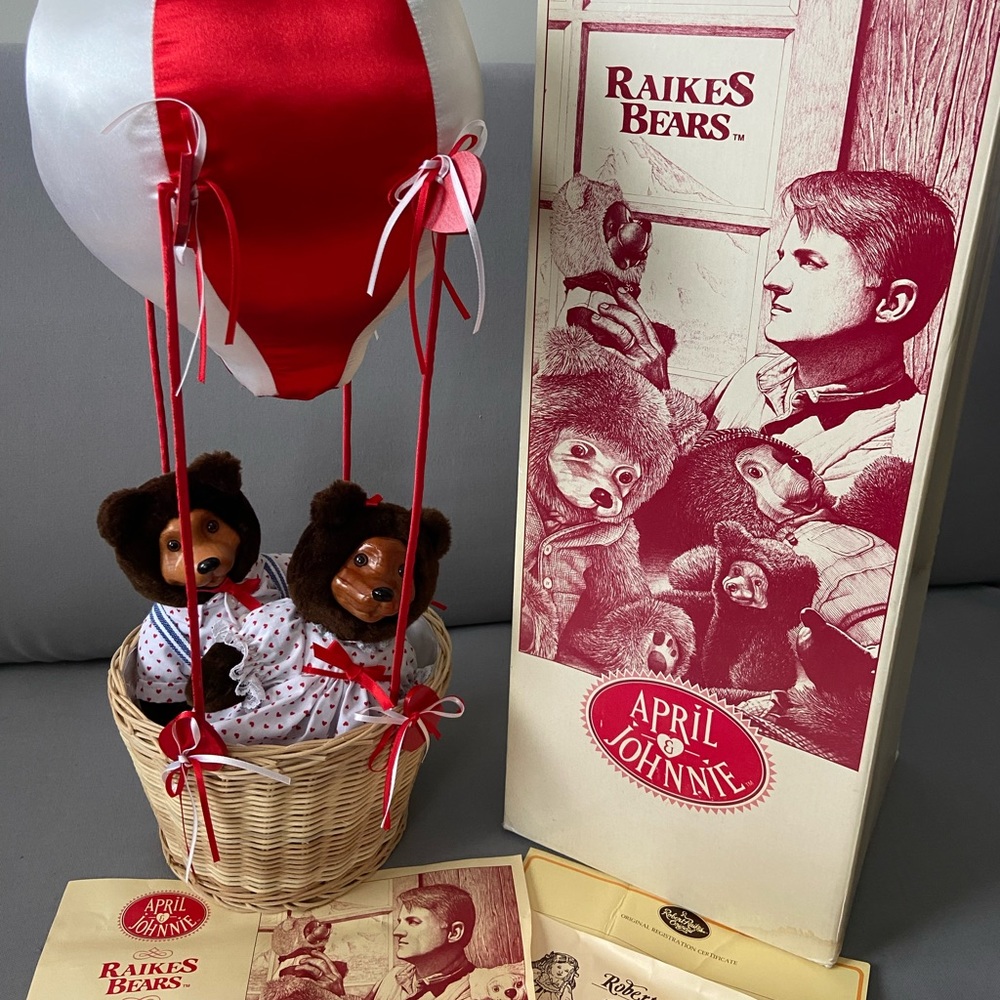 Robert Raikes April And Johnny 1994 Valentine's Day Bear w/ Hot Air Balloon